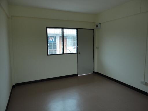 3-story apartment, Khlong Song, Soi Rangsit-Nakhon Nayok 39.