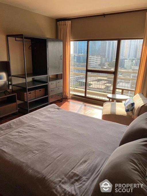 3-BR Condo at Castle Hill Mansion Condominium near BTS Ekkamai