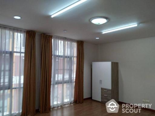 4-BR Townhouse in Bang Na Nuea