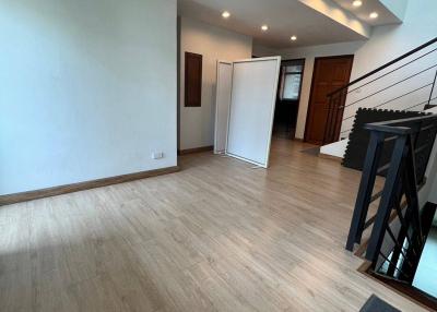 4-BR Townhouse near BTS Sala Daeng