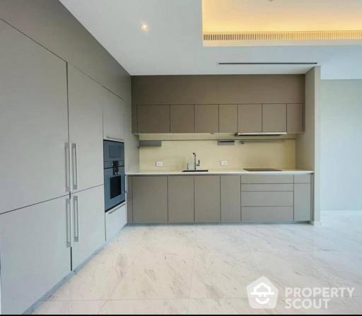 1-BR Condo at Sindhorn Tonson near BTS Ratchadamri