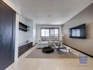 2 bedroom huge balcony. Walk to BTS Phrom Pong.