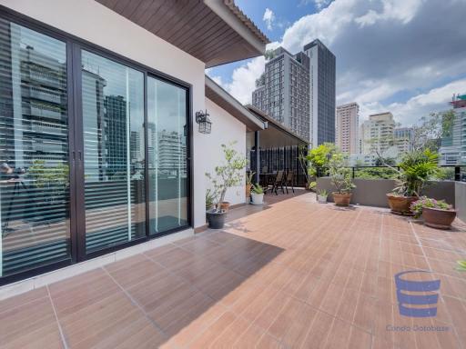 2 bedroom huge balcony. Walk to BTS Phrom Pong.