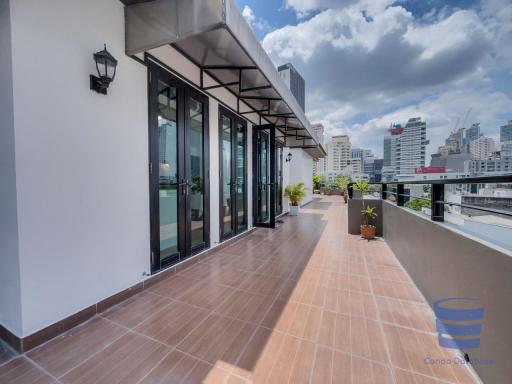 2 bedroom huge balcony. Walk to BTS Phrom Pong.