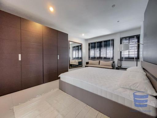 2 bedroom huge balcony. Walk to BTS Phrom Pong.