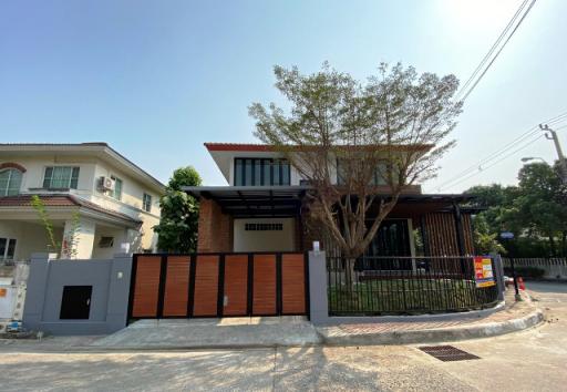 2-storey detached house, Chaiyaphruek Village, Thepharak: with furniture