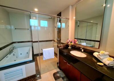 For RENT : Piyathip Place / 3 Bedroom / 3 Bathrooms / 270 sqm / 89000 THB [10991518]