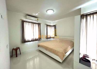 3 Bedrooms Villa / Single House in Far Greenery Village North Pattaya H011221