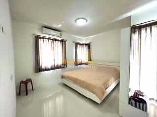 3 Bedrooms Villa / Single House in Far Greenery Village North Pattaya H011221