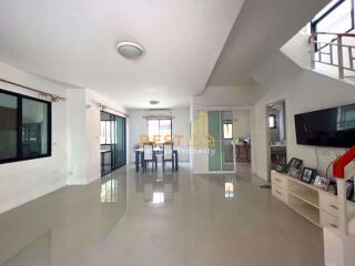 3 Bedrooms Villa / Single House in Far Greenery Village North Pattaya H011221