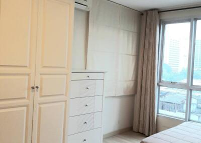 1-BR Condo at Life @ Sathorn 10 near BTS Chong Nonsi (ID 554645)