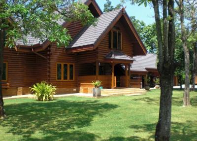 Cedar Log House in Khao Yai