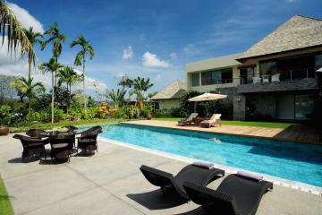 Hillside Luxury Villa In Layan