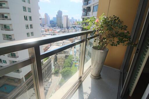 Charming One Bedroom Corner Unit At Bright Sukhumvit 24