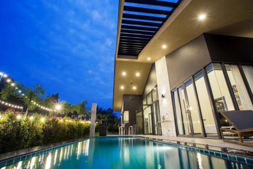 Hua Hin Tranquil Lake Front Private Pool Villa