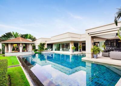 Stylish Contemporary Villa in Chonburi