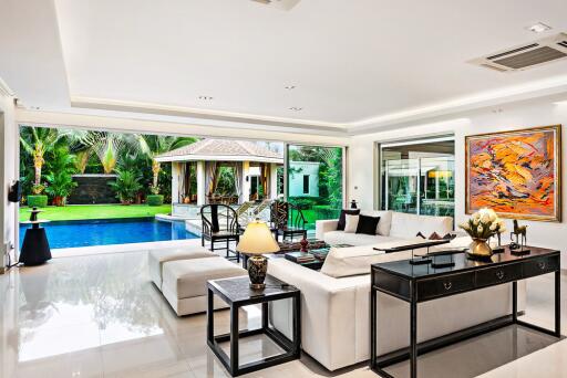 Stylish Contemporary Villa in Chonburi