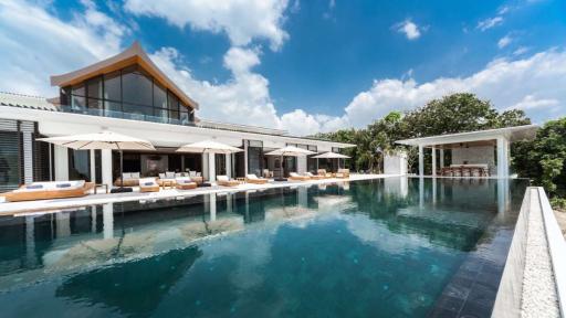 Exquisite Beachfront Luxury Villa