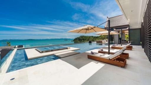 Exquisite Beachfront Luxury Villa