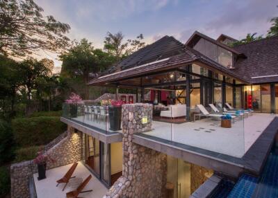Luxurious Contemporary Villa