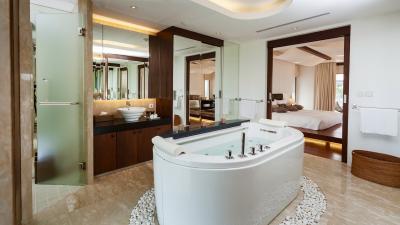 Harbourfront Villa In Royal Phuket Marina