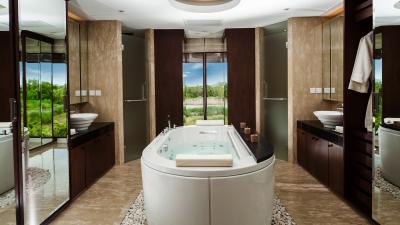 Harbourfront Villa In Royal Phuket Marina