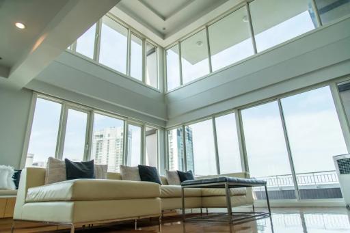 Duplex Penthouse at Baan Siri 24