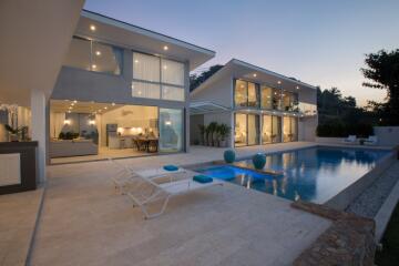 Modern Beach Villa