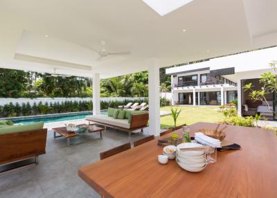 Immaculate Contemporary Beach Villa