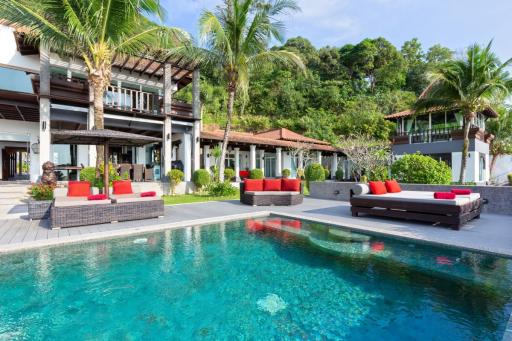 Expansive luxury sea view villa