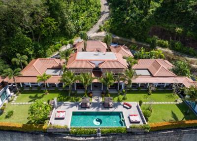 Expansive luxury sea view villa