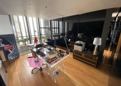 198 ตรม., 1 ห้องนอน, 2 ห้องน้ำ คอนโด ราคา ฿ 42,500,000