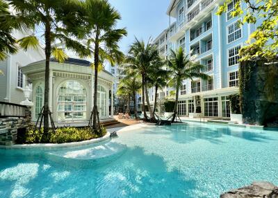 Grand Florida Beachfront Condo Resort