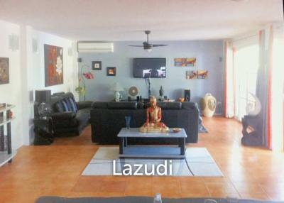 3 bedroom hacienda with different large space