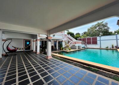 Pool Villa House in East Pattaya for Sale