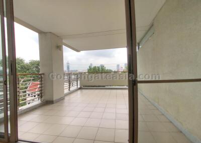 Spacious 3-Bedrooms Apartment close to Lumpini Park