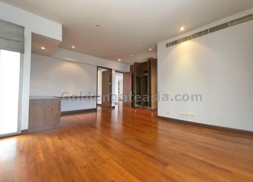 Spacious 3-Bedrooms Apartment close to Lumpini Park