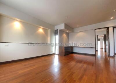 Spacious 3-Bedrooms Apartment close to Lumpini Park