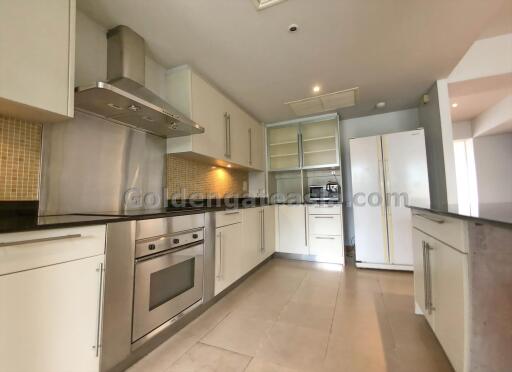 Spacious 3-Bedrooms Apartment close to Lumpini Park