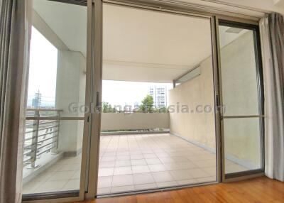 Spacious 3-Bedrooms Apartment close to Lumpini Park