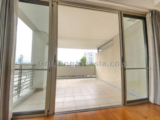 Spacious 3-Bedrooms Apartment close to Lumpini Park