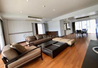 3-Bedrooms Furnished Apartment close to Lumpini Park - Ploenchit BTS