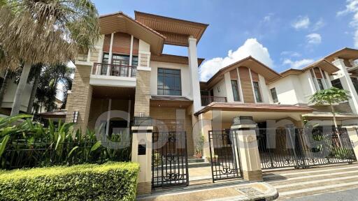 4-Bedrooms, 5-Bathrooms Single Modern House in compound with private pool - Baan Sansiri 67