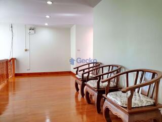 4 Bedrooms House East Pattaya H009539