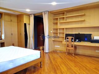 4 Bedrooms House East Pattaya H009539