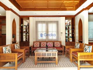 4 Bedrooms House East Pattaya H009539