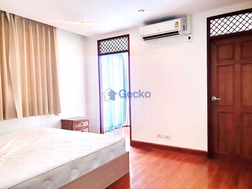 4 Bedrooms House East Pattaya H009539