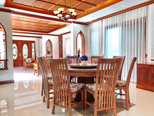 4 Bedrooms House East Pattaya H009539