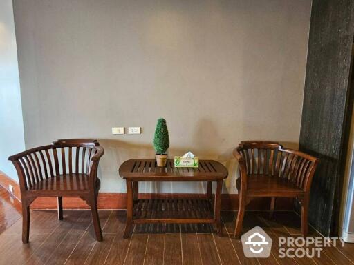 1-BR Condo at Nusa State Tower Condominium near BTS Saphan Taksin