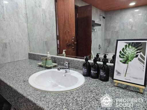 1-BR Condo at Nusa State Tower Condominium near BTS Saphan Taksin